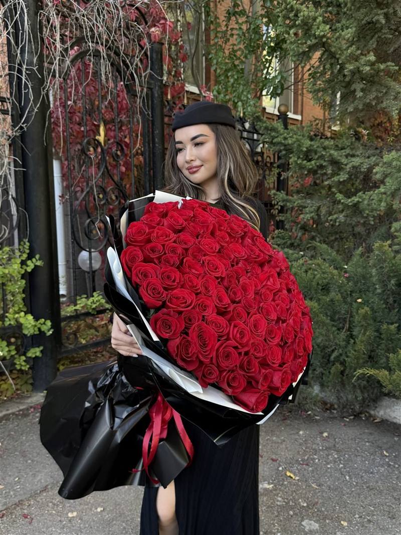 101 красная роза в чёрной упаковке — купить букет с доставкой в Астане | Rose777 — фото 2