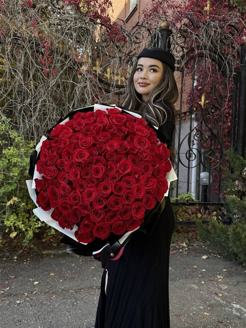 101 красная роза в чёрной упаковке — купить букет с доставкой в Астане | Rose777 — фото 3