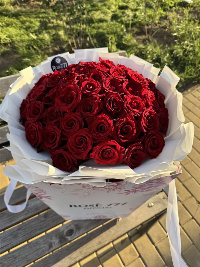 51 красная роза в фирменной упаковке — купить букет с доставкой в Астане | Rose777