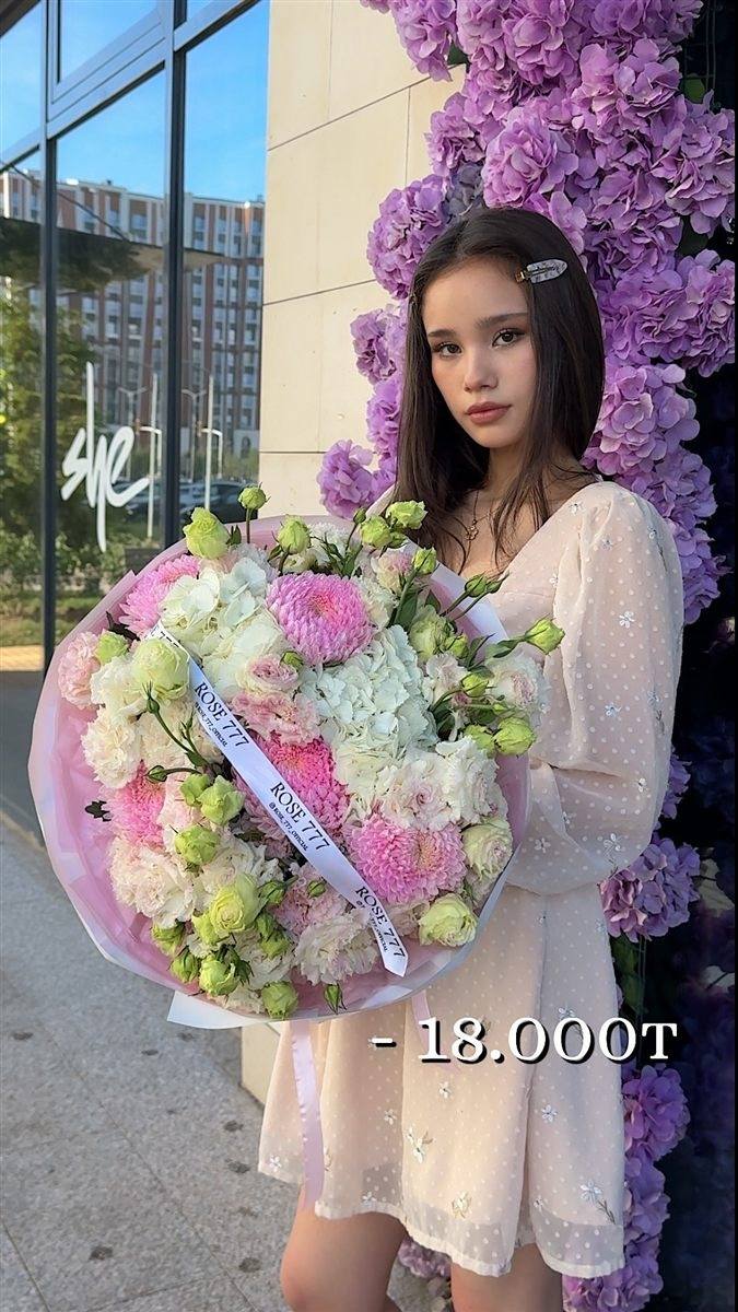 Бело-зелёный букет — купить букет с доставкой в Астане | Rose777