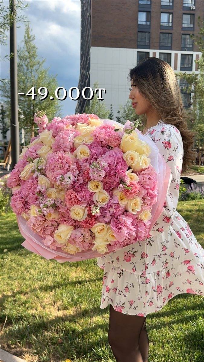 Гортензия с жёлтыми розами — купить букет с доставкой в Астане | Rose777