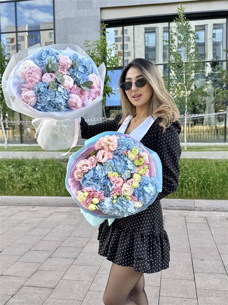 Гортензия в голубой упаковке — купить букет с доставкой в Астане | Rose777 — фото 1