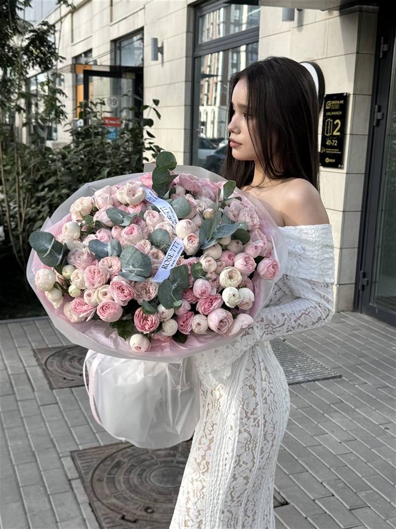 Пионовидные розы с эвкалиптом — купить букет с доставкой в Астане | Rose777 — фото 2