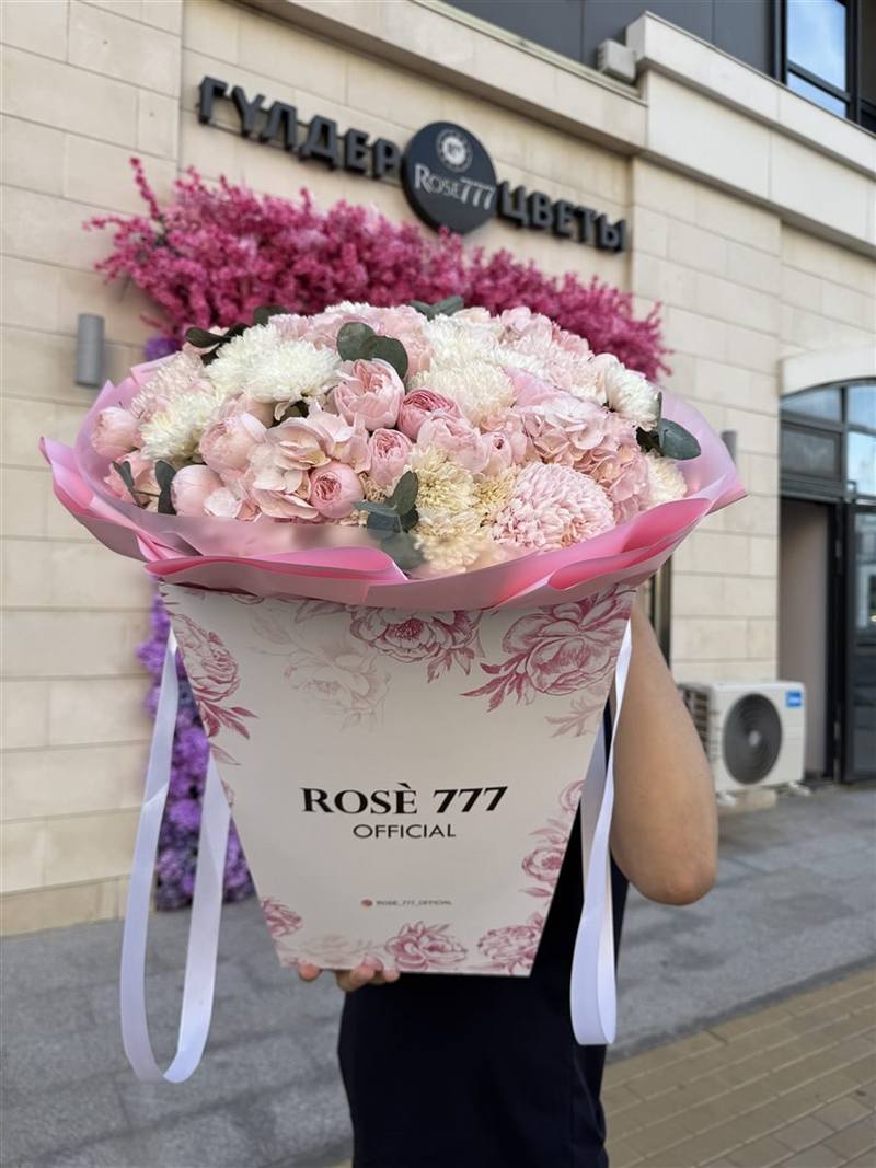 Гортензия и розы в сумке Rose777 — купить букет с доставкой в Астане | Rose777